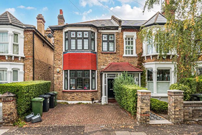 2 Bedroom Apartment To Rent In Elsinore Road, London, SE23