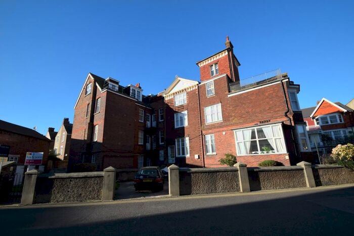 2 Bedroom Apartment To Rent In Elms Avenue, Eastbourne, BN21