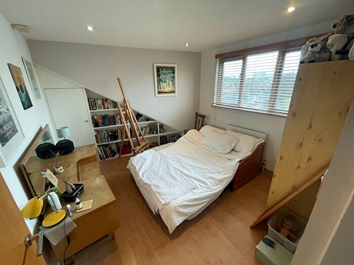 2 Bedroom Flat To Rent In Southfield Road, London, W4