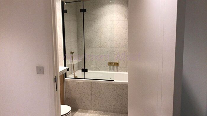 2 Bedroom Flat To Rent In Bouchon, Bouchon Point, Cendal Crescent, Whitechapel, E1