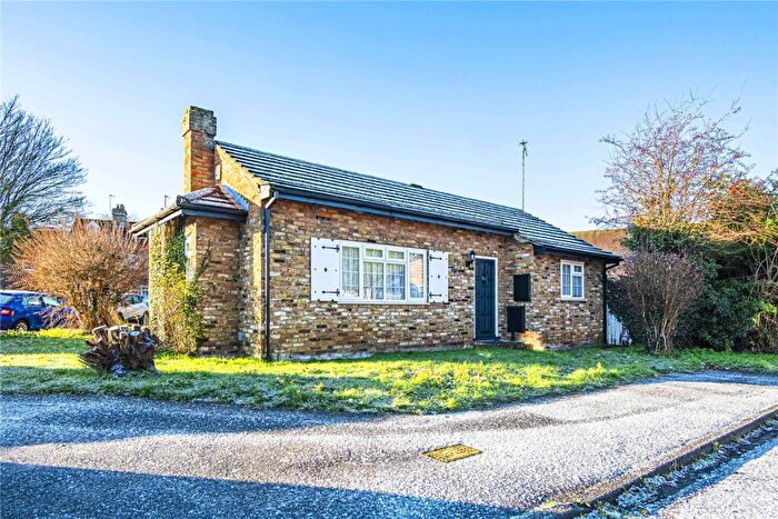 2 Bedroom Bungalow For Sale In Heather Mead, Edlesborough, Buckinghamshire, LU6