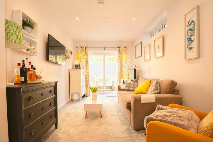 Studio To Rent In Clive Road, Canton, Cardiff, CF5