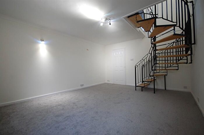 2 Bedroom End Of Terrace House To Rent In Hindhead Close, Uxbridge, UB8