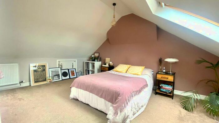 2 Bedroom Maisonette To Rent In St. Johns Lane, Bedminster, BS3