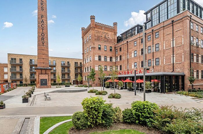 2 Bedroom Flat For Sale In Memorial Avenue, Slough, Berkshire, SL1