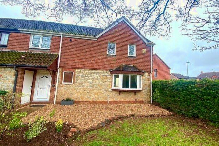 3 Bedroom Semi-Detached House To Rent In Long Croft, Bristol, BS37