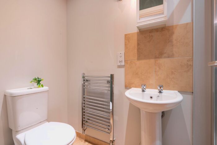 6 Bedroom Flat To Rent In Jesmond Road, Newcastle Upon Tyne, NE2