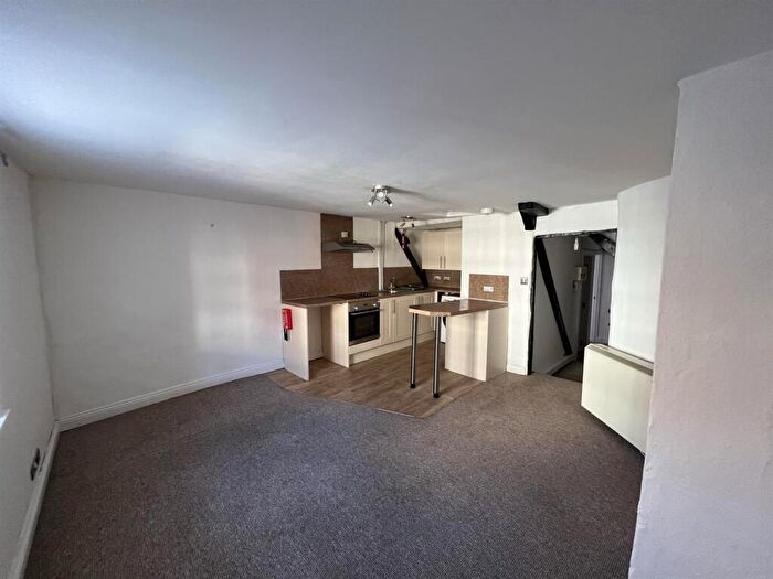 1 Bedroom Apartment To Rent In Gold Street, Tiverton, EX16