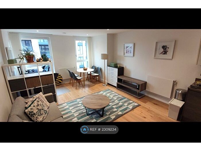 1 Bedroom Flat To Rent In Harbourside Court, London, SE8