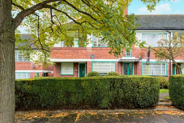 2 Bedroom Flat To Rent In Ossulton Way, London, N2