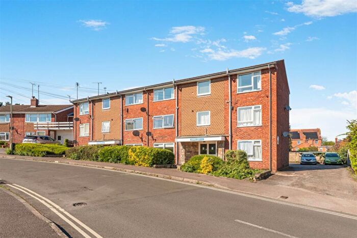 1 Bedroom Apartment For Sale In Mewburn Road, Banbury, OX16