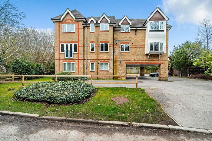 1 Bedroom Flat To Rent In Carlton Road, Woking, GU21