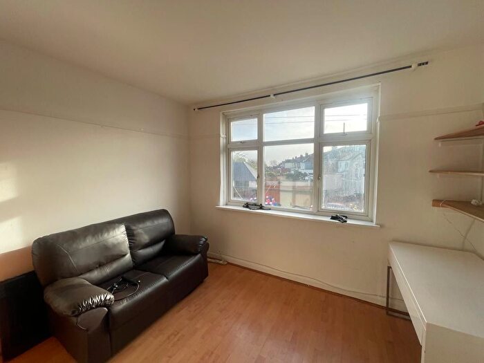2 Bedroom Maisonette To Rent In Hill Rise, Greenford, Greater London, UB6