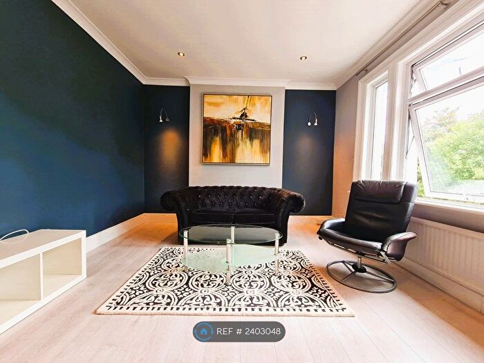 2 Bedroom Flat To Rent In Fairlop Road, London, E11