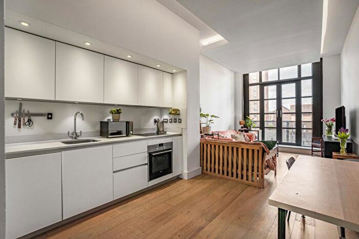 2 Bedroom Apartment For Sale In Chatham Place, London, E9 - Photo 11