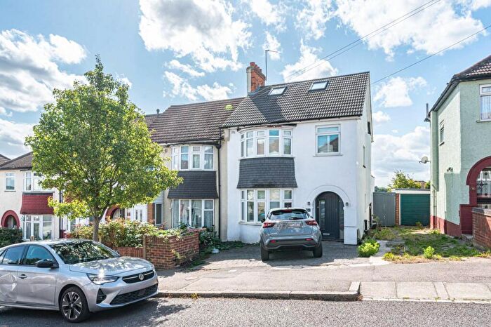 4 Bedroom End Of Terrace House For Sale In Eastview Avenue, Plumstead, London, SE18