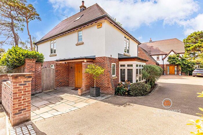 4 Bedroom Detached House For Sale In De Redvers Road, Poole, BH14
