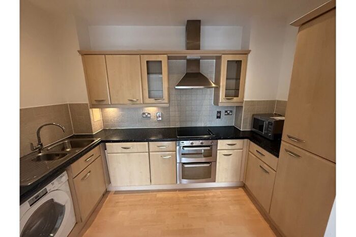 1 Bedroom Flat To Rent In Solomons Court, North Finchley, N12