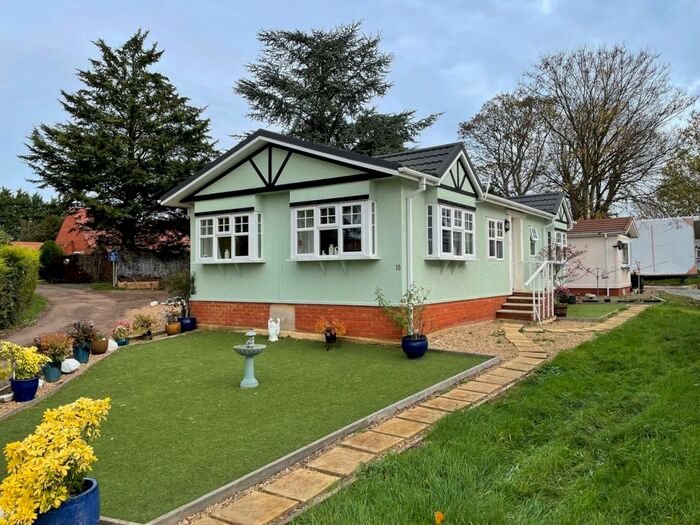2 Bedroom Park Home For Sale In Stratton Park, Biggleswade, SG18