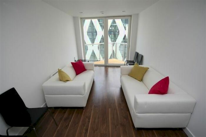2 Bedroom Flat To Rent In Number One, Media City Uk, Salford, M50