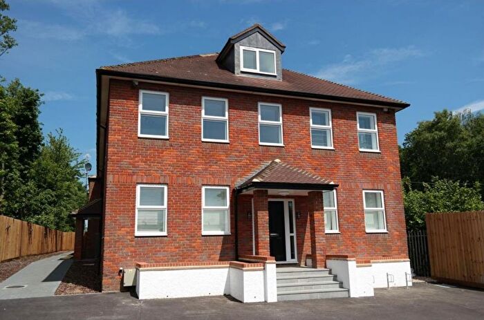 1 Bedroom Flat To Rent In Porters Wood, St Albans, Hertfordshire, AL3