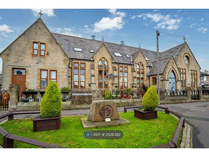 2 Bedroom Flat To Rent In School House, Halifax, HX3