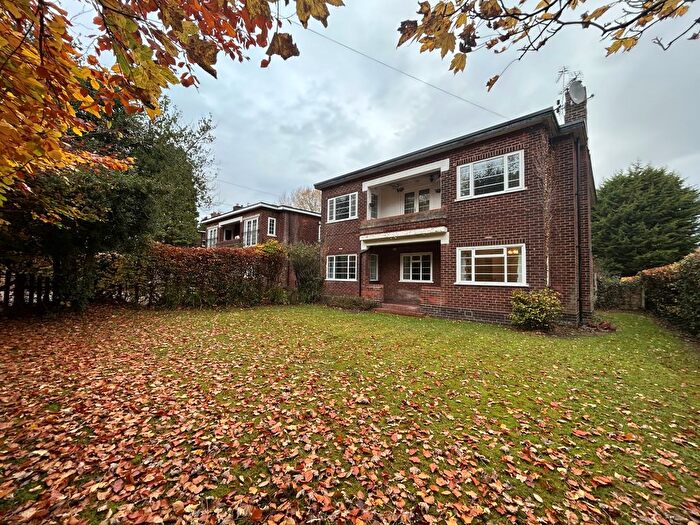 3 Bedroom Flat To Rent In Wythenshawe Road, Manchester, M23