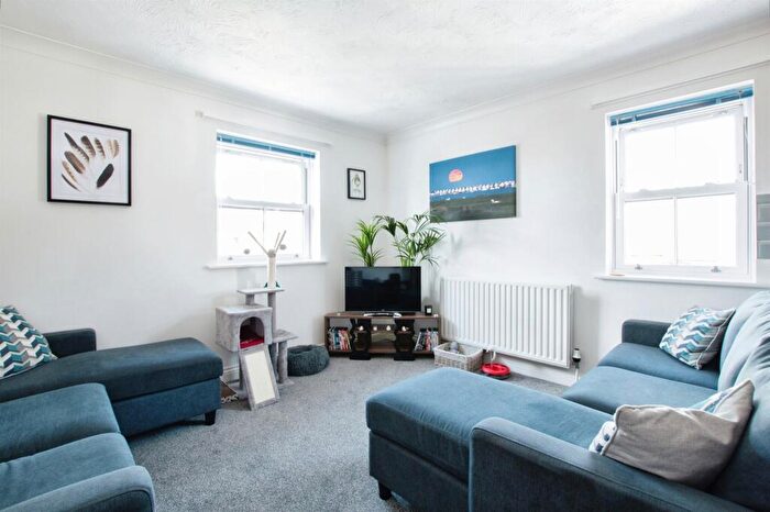 1 Bedroom Flat For Sale In Riverside Place, Fordingbridge, SP6