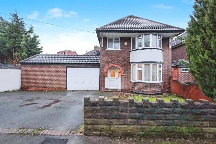 3 Bedroom Semi Detached House For Sale In Wyndhurst Road, Birmingham, B33