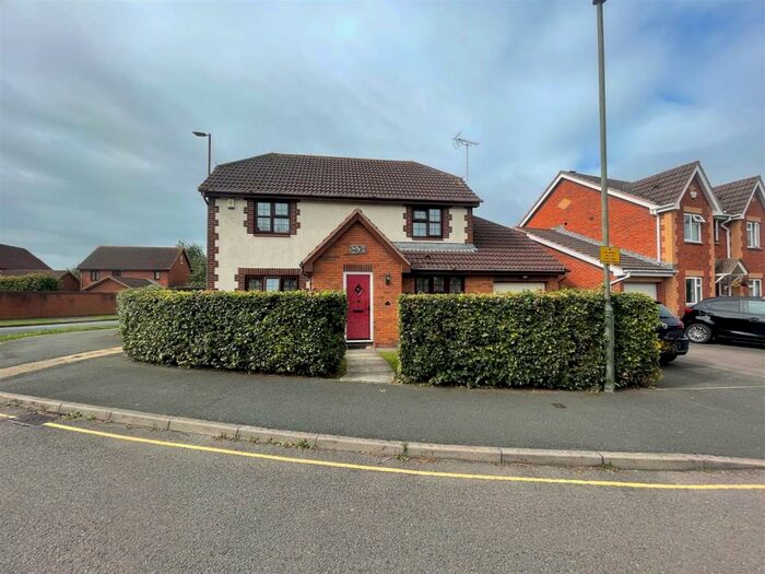 4 Bedroom Detached House To Rent In Stocken Close, Hucclecote, Gloucester, GL3