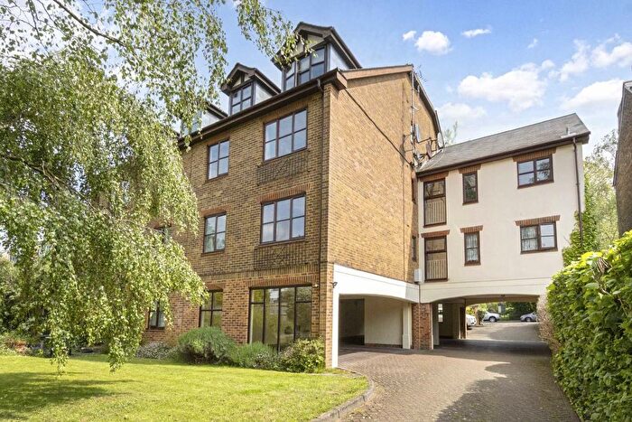 1 Bedroom Flat To Rent In Kingston Road, Teddington, TW11