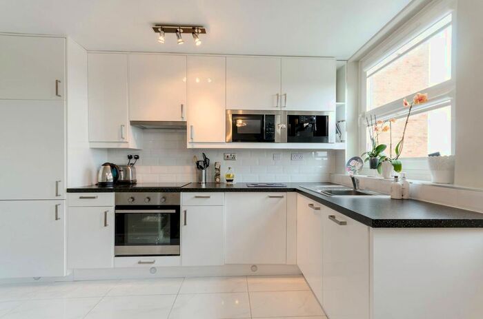 2 Bedroom Flat To Rent In Kingston Hill, Kingston, Kingston Upon Thames, KT2