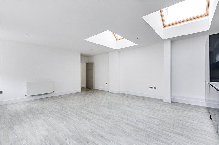 2 Bedroom Flat To Rent In Munster Road, Munster Village, SW6