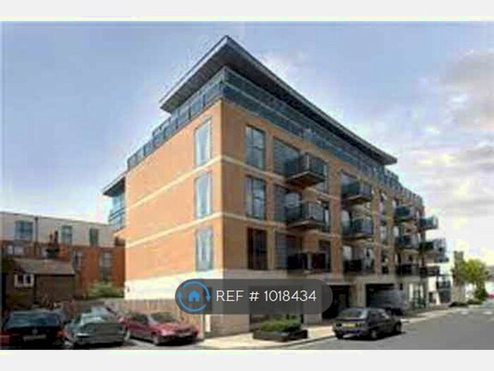 2 Bedroom Flat To Rent In Surbiton Plaza, Surbiton, KT6