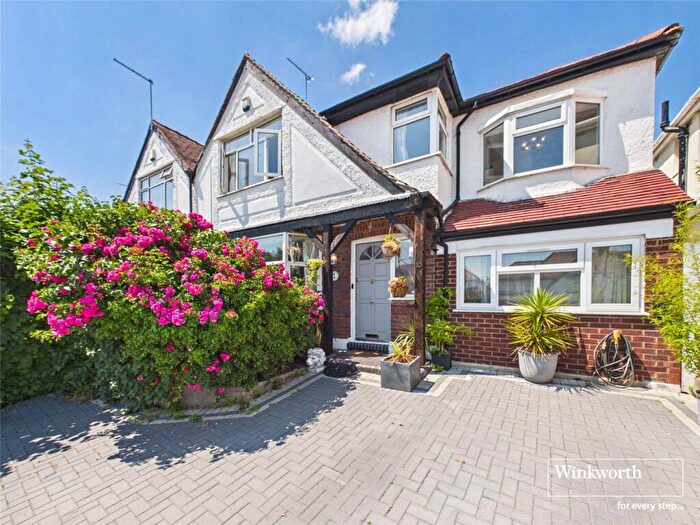 5 Bedroom Semi Detached House For Sale In Birchwood Court, Edgware, HA8