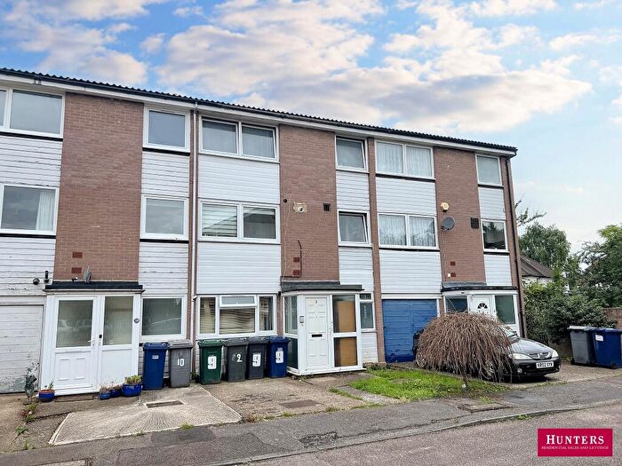 4 Bedroom House For Sale In Oxford Gardens, Whetstone, London, Greater London, N20