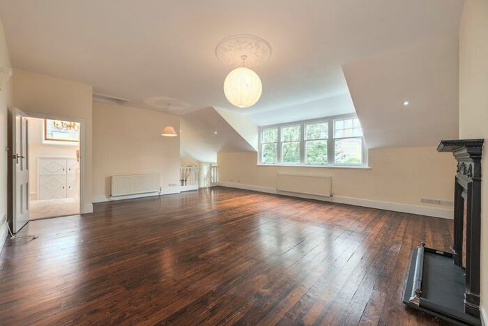 3 Bedroom Flat To Rent In Queens Avenue Muswell Hill, N10