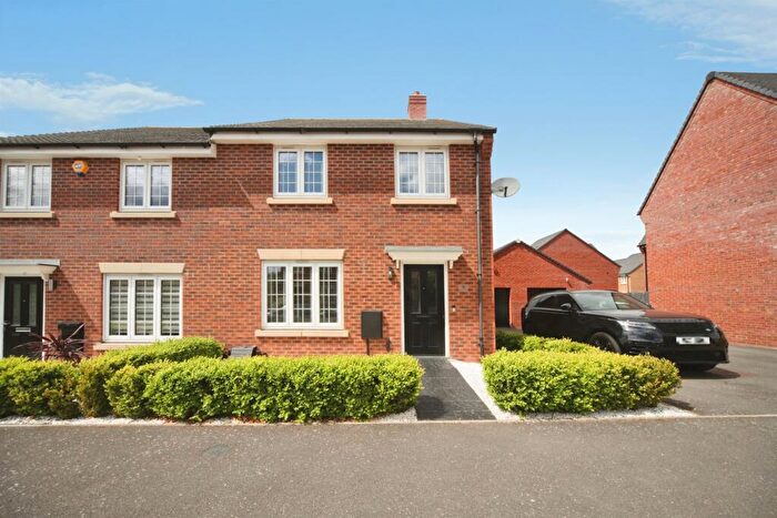 4 Bedroom Semi-Detached House For Sale In Aylesbury Drive, Houghton Regis, Dunstable, LU5