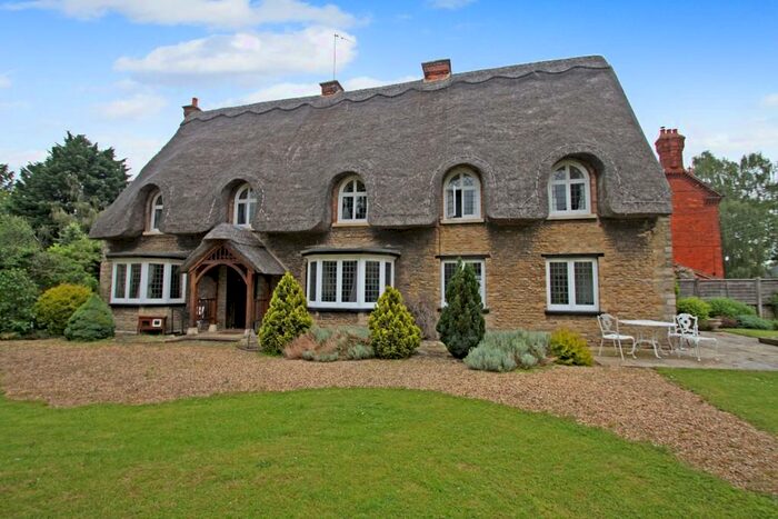 5 Bedroom Character Property To Rent In High Street, MK43