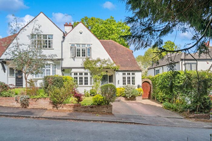 3 Bedroom Semi Detached House For Sale In Highfield Way, Rickmansworth, WD3