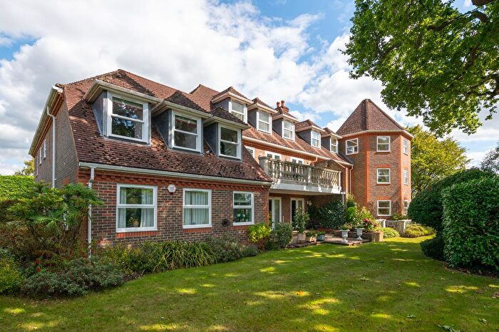 3 Bedroom Flat For Sale In Batts Hill, The Lodge Batts Hill, RH2