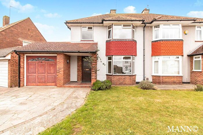 3 Bedroom Semi-Detached House To Rent In Greenside, Swanley, BR8