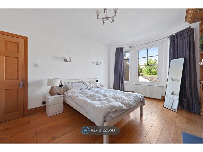 3 Bedroom Flat To Rent In Aristotle Road, London, SW4