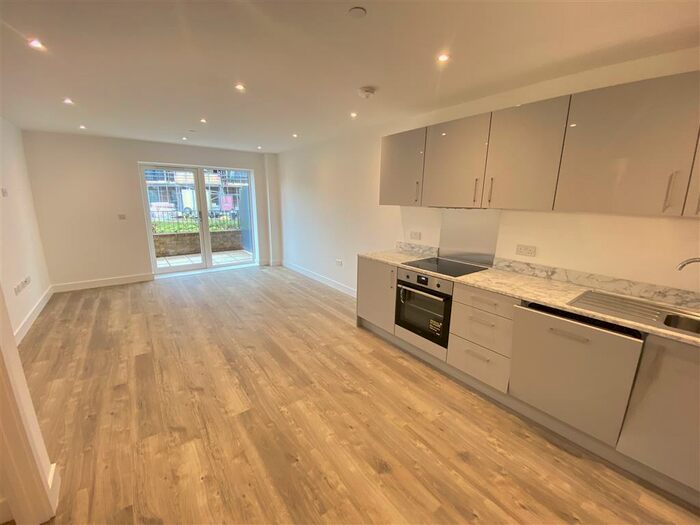 2 Bedroom Apartment To Rent In Dacorum Way, Hemel Hempstead, HP1