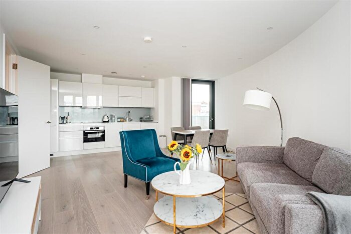 1 Bedroom Flat For Sale In Goodwin Street, Finsbury Park, N4