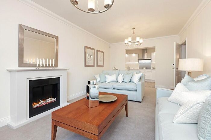 2 Bedroom Apartment For Sale In Hatch Lane, Windsor, SL4