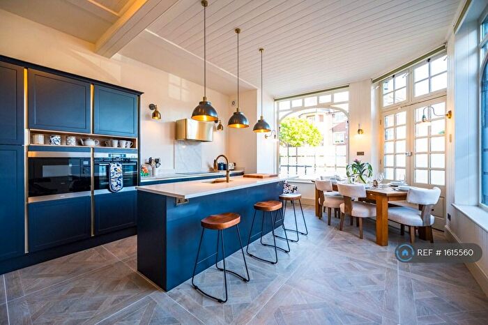 4 Bedroom End Of Terrace House To Rent In Station Road, Henley-On-Thames, RG9