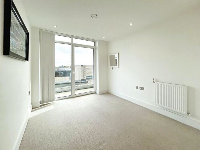 3 Bedroom Penthouse For Sale In Grove Place, London, SE9
