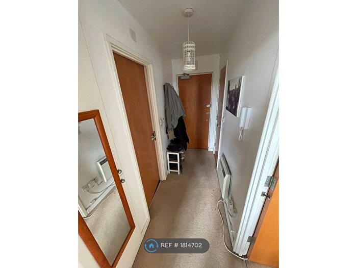 1 Bedroom Flat To Rent In Courtenay House, London, SW2