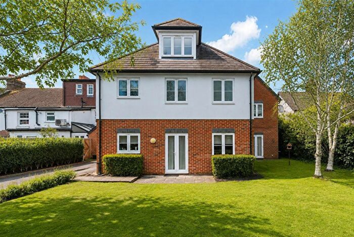 2 Bedroom Flat For Sale In Diceland Road, Banstead, SM7